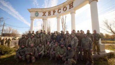 Русский язык отступил из Херсона вместе с российской армией. Что происходит в освобожденном Украиной городе