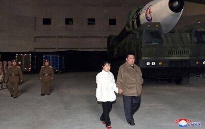 Ким Чен Ын впервые показал миру дочь