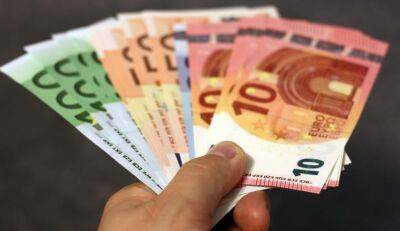 Официальный курс валют: Евро подешевел на 33 копейки