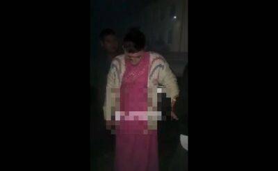 В Ферганской области поймали мужчину, который разгуливал в женской одежде. Видео