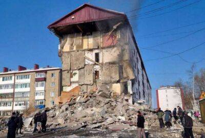 На російському Сахаліні через вибух обвалився житловий будинок, є жертви (ФОТО, ВІДЕО)