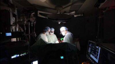 У Львові кардіохірург провів операцію на серці без світла