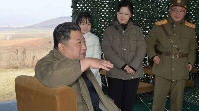 Лідер Північної Кореї вперше з'явився на публіці із дочкою (ФОТО)