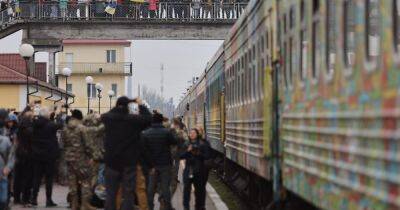 "Поезд Победы": в освобожденный Херсон прибыл первый рейс из Киева