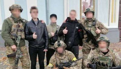 Троє українських морпіхів повернулися з полону додому