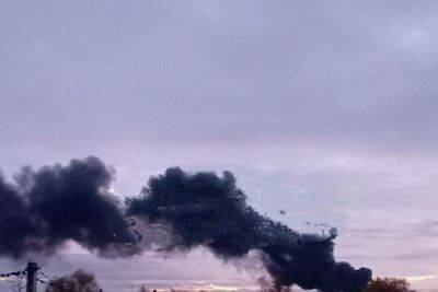 У мережі повідомляють про потужні вибухи у Херсоні (фото)