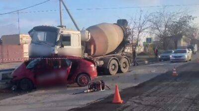 В Евпатории легковой автомобиль столкнулся с бетономешалкой, водитель погиб