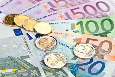 Официальный курс валют: Евро подорожало на 11 копеек