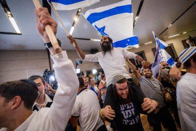 После подсчета 62 процентов голосов у «Ликуда» 33 места, у блока Нетанияху 69 мандатов