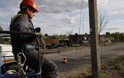 Без світла 16 тисяч осель: коли відновлять електрику в Київській області