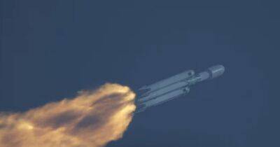 Самая мощная ракета в мире от SpaceX отправила в космос американский секретный военный груз (видео)