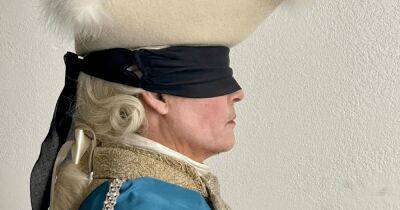 Джонни Депп в образе короля Людовика XV: фото со съемочной площадки фильма "Фаворитка"