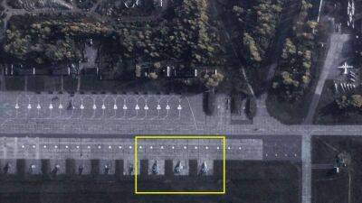 На аэродроме в Беларуси появились российские самолеты с гиперзвуковыми ракетами: спутниковые снимки