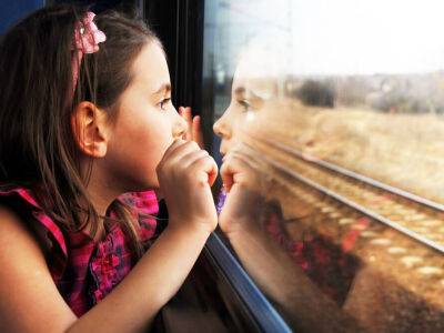 В Польше украинка бежала 3 км за поездом, в котором остались ее дети