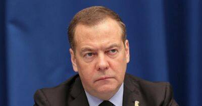 Медведев призвал "расстреливать без суда" украинских партизан за подрывы железных дорог
