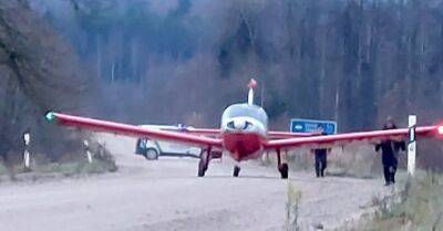 ВИДЕО: В Скуйенской волости из-за погодных условий самолет приземлился на автодороге