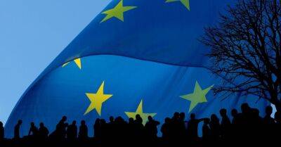 Бюджет ЕС, регулирование соцсетей и спутниковый интернет. Евродайджест: главные события недели