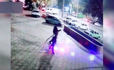 Правоохранители задержали пьяного мужчину, который разгуливал с мечом по Ташкенту - podrobno.uz - Узбекистан - Ташкент - район Учтепинский