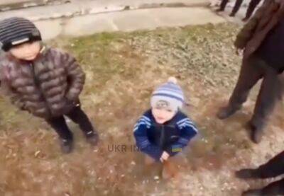 "Дядя, а ты тех козлов прогнал?": обращение маленького херсонца к военному ВСУ умилило украинцев