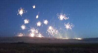 Пекло у Бахмуті: росіяни поливають місто та околиці запальними снарядами