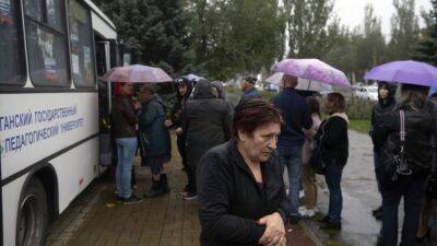На Луганщині окупанти насильно переселяють місцевих жителів, - Генштаб