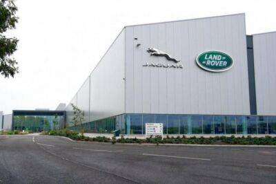Компания Jaguar Land Rover заинтересовалась уволенными работниками Twitter и Facebook