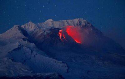 В России извергаются сразу два вулкана
