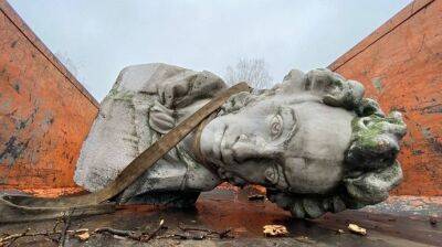 В Кременчуге снесли памятник Пушкину