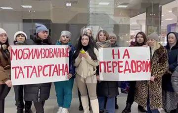 В России жены «мобиков» взбунтовались из-за плохого обеспечения