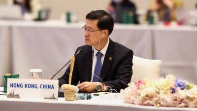 У главы Гонконга выявили COVID-19 после встречи с Си Цзиньпином