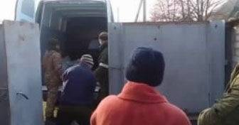 "Роздають людям по мішку вугілля і вихваляються": Мешканці Старобільська показали, чим окупанти "годують" російських телеглядачів