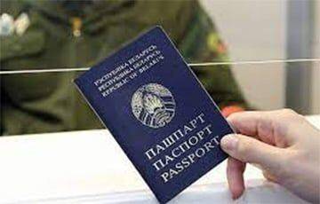 У четверых белорусов забрали паспорта на белорусской границе