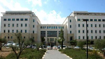 Мэра города в центре Израиля допросили по подозрению в налоговых махинациях