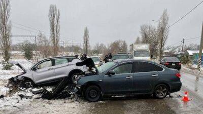 В Воронеже «Ниссан» на встречке столкнулся с «Джили», один человек пострадал