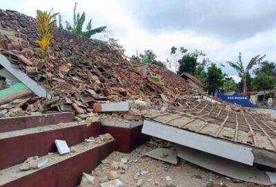 Гойдалися хмарочоси: В Індонезії стався потужний землетрус, сотні загиблих та поранених