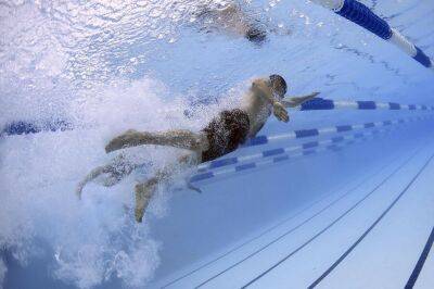 Колесников выиграл на 100-метровке на спине на чемпионате России на короткой воде