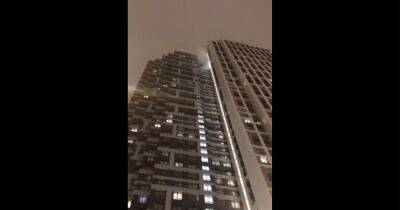 В Москве снова вспыхнул пожар: загорелась многоэтажка, жителей эвакуировали (видео)