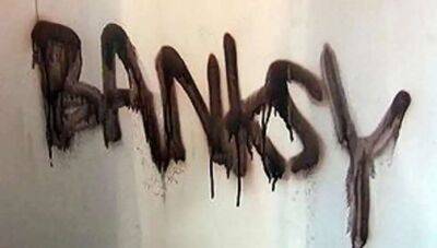 Невідомі підкоригували графіті Бенксі у Києві (фото)