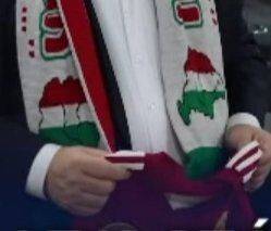 Очередной скандал: Орбана поймали в шарфе с картой "Великой Венгрии"
