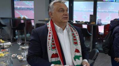 Орбан попал в скандал из-за шарфа, на котором часть Украины в составе Венгрии