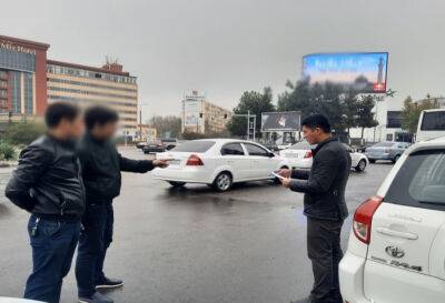 В Ташкенте двое преступников, представившись сотрудниками МВД, напали на "валютчика" и отобрали у него деньги
