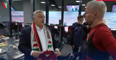 "Ждем извинений": посла Венгрии вызывают в МИД Украины из-за шарфа Орбана с Закарпатьем