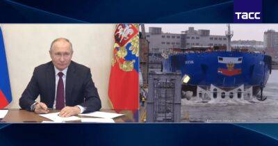 Не выходя из кабинета: Путин "спустил на воду" гигантский атомный ледокол "Якутия" (видео)