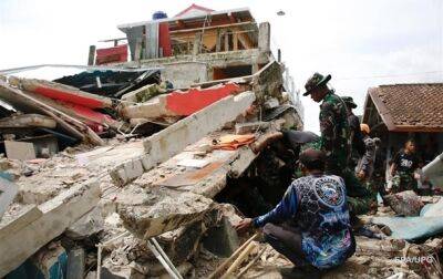 Землетрясение в Индонезии: спасатели нашли еще 100 погибших - korrespondent.net - Украина - Индонезия - Острова
