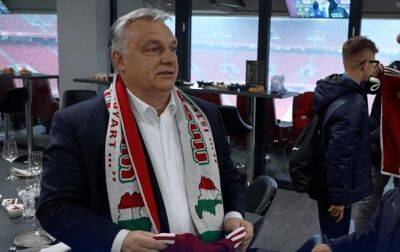 В Австрии потроллили Орбана за шарф с картой