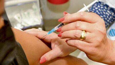 "Прививки от гриппа? Не в нашей школе": чем грозит провал вакцинации этой зимой
