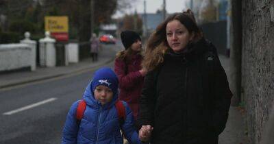 Неопределенное будущее: 23 украинских женщин с детьми выселяют из отеля в Ирландии
