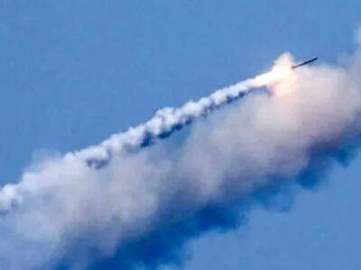 Воздушная тревога по всей Украине. Власти предупредили о ракетной опасности, в районе Днепра работает ПВО
