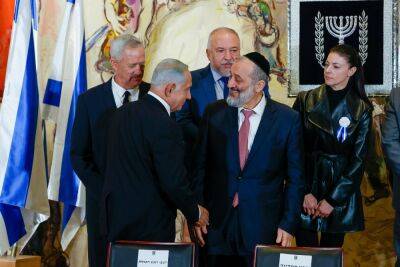 ШАС и Ликуд близки к подписанию соглашения. Левин: «Смотрич хочет половину правительства»