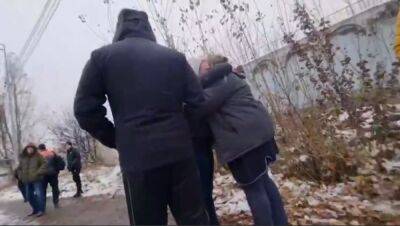 Лампадки и почерневшие авто: появились фото с места гибели 17-летней девушки в Киеве